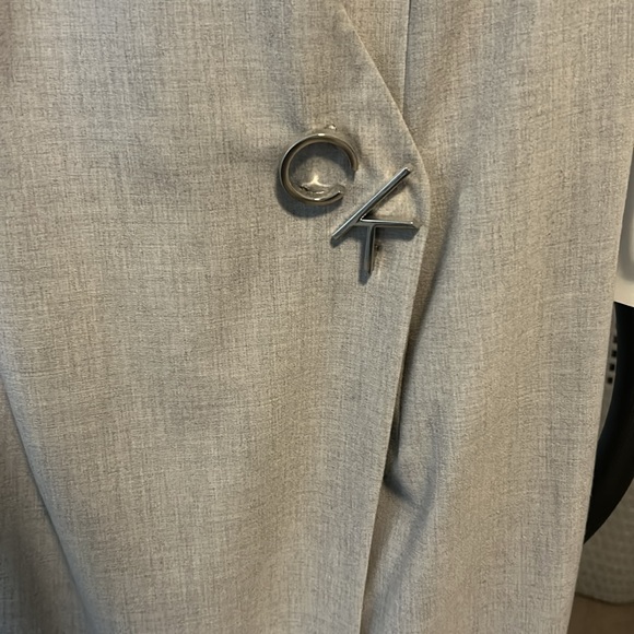 BNWT Calvin Klein Dress with beautiful logo pin detail - Picture 2 of 5